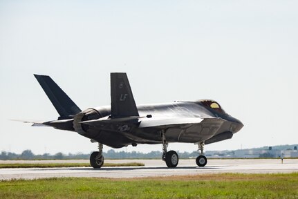 Military fighter jet sits on taxiway