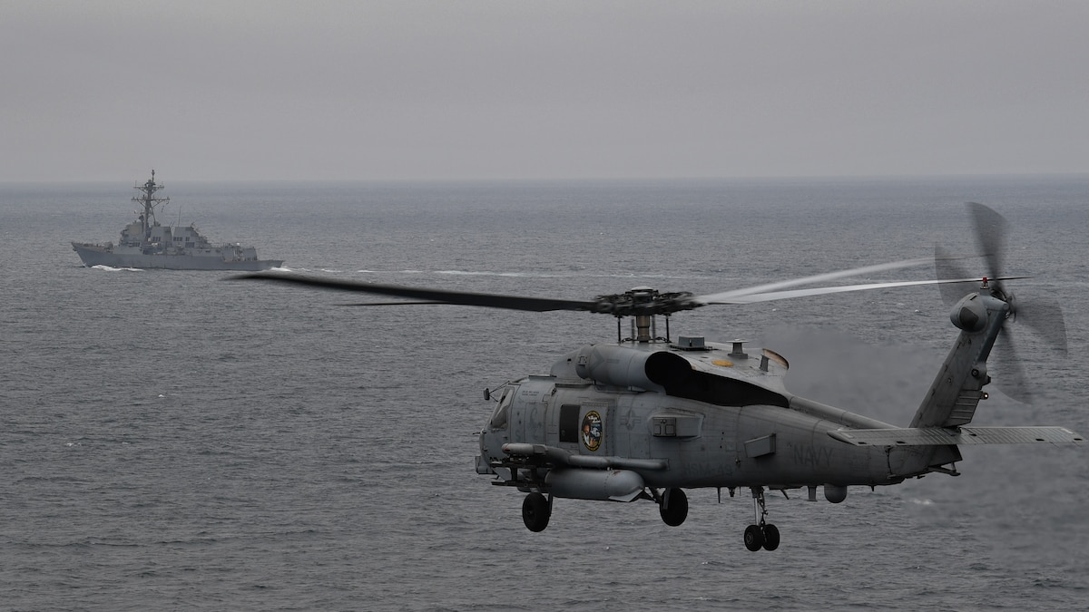 An MH-60R Sea Hawk assigned to the “Scorpions” of Helicopter Maritime Strike Squadron (HSM) 49 flies towards the Arleigh Burke-class guided-missile destroyer USS Mustin (DDG 89) during UNITAS LXII, Sept. 30, 2021.