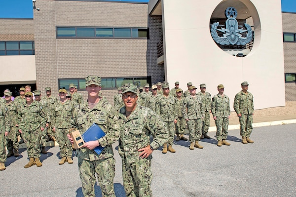 EOD Sailors Receive Leadership Awards > United States Navy > News Stories