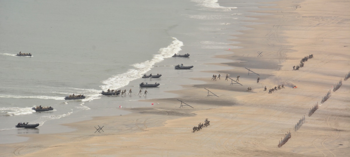 Multi-national forces land on the beach during the amphibious assault at Las Salinas Beach, during UNITAS LXII.