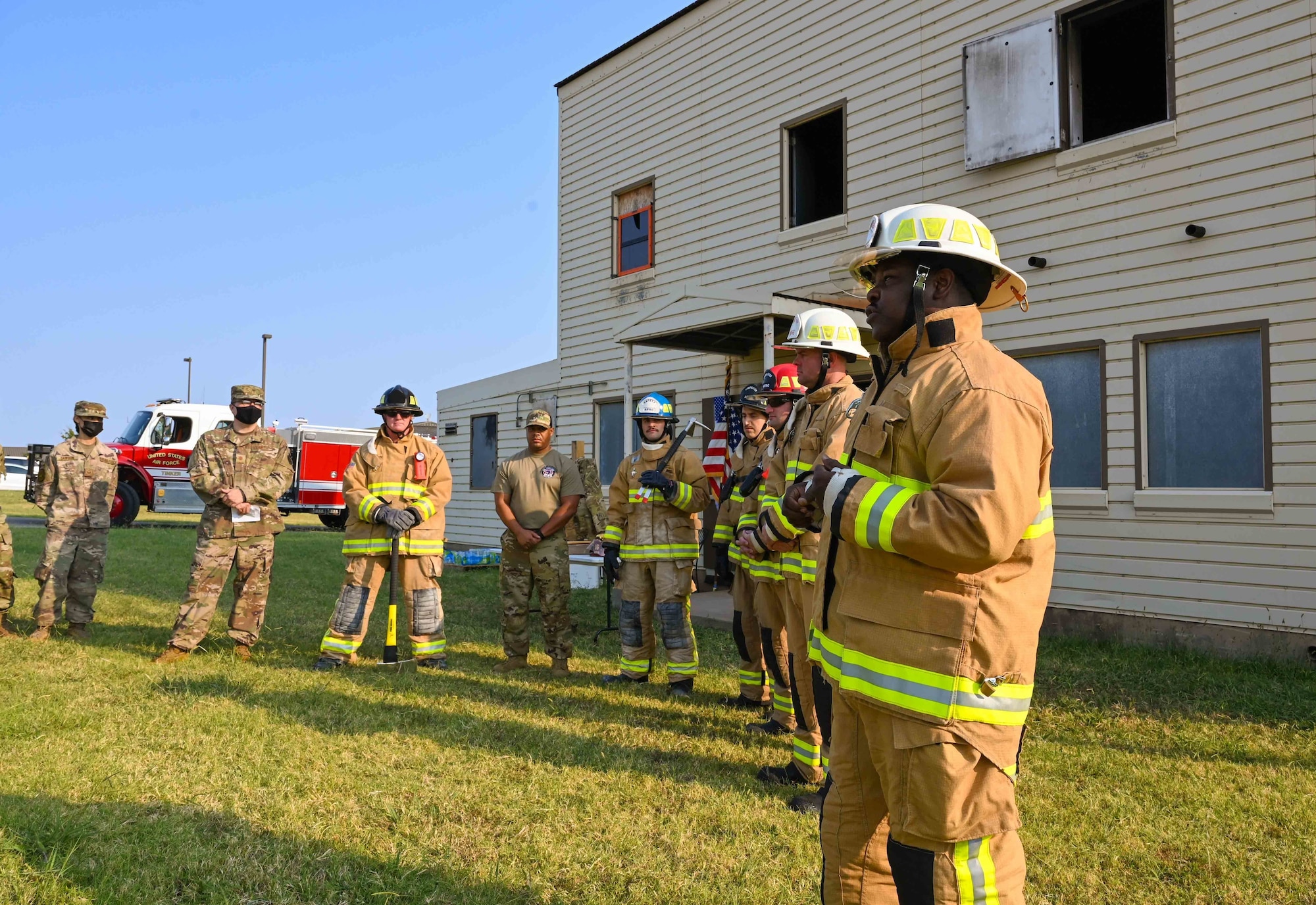 Briefing the firefighters