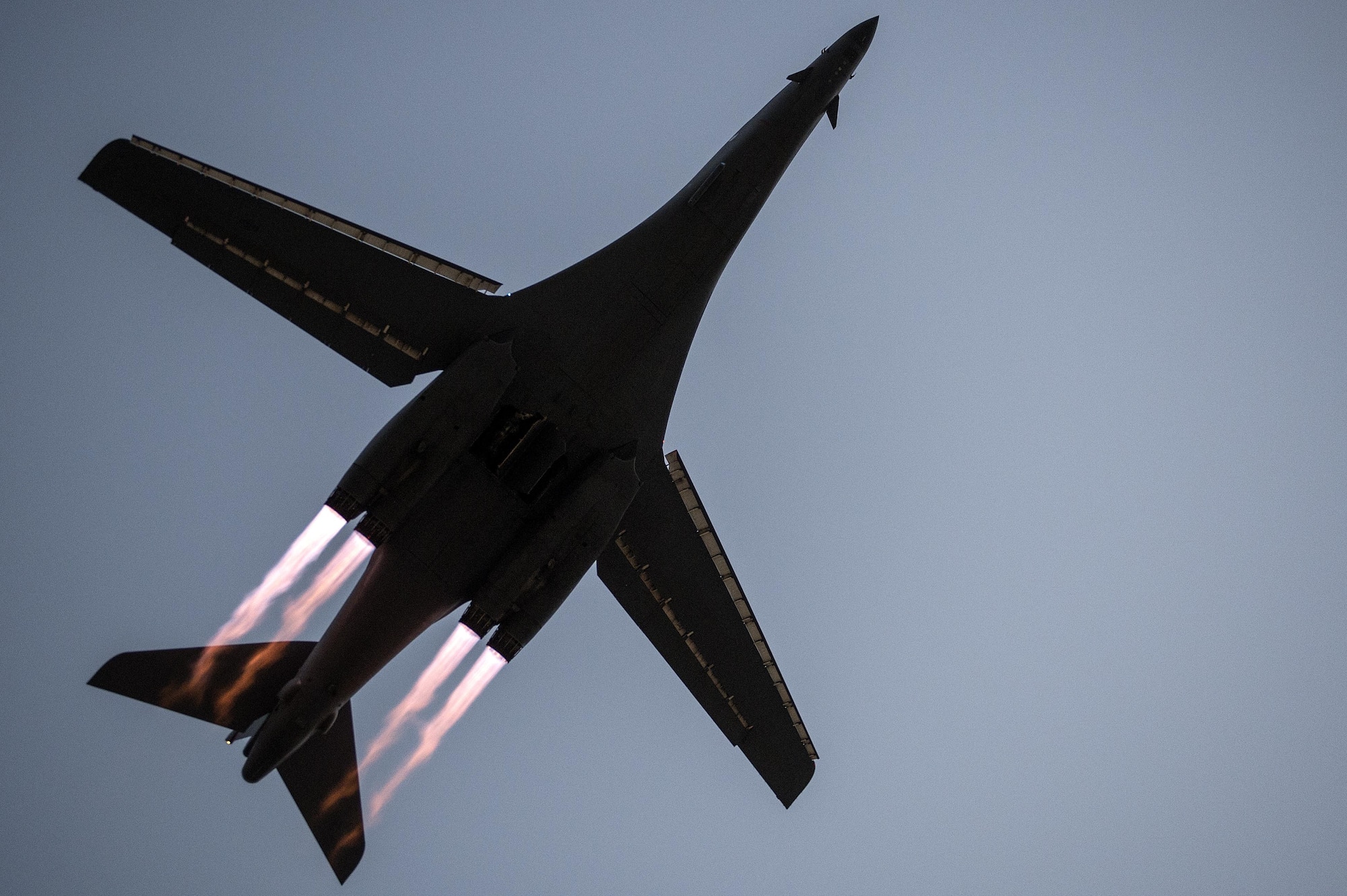 B-1B aircraft takes off overhead with afterburners