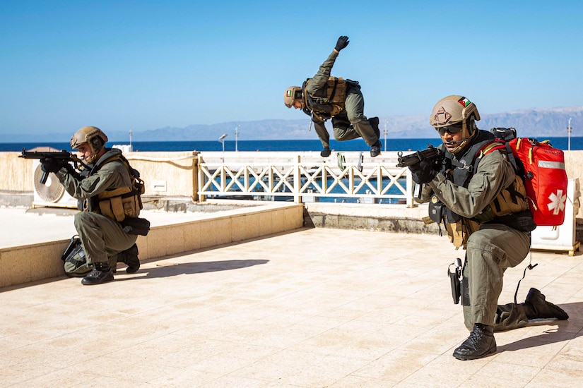 Soldiers get in position with guns.