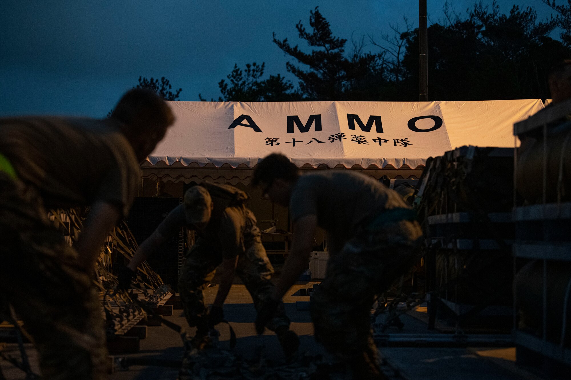18th MUNS Airmen build pallets