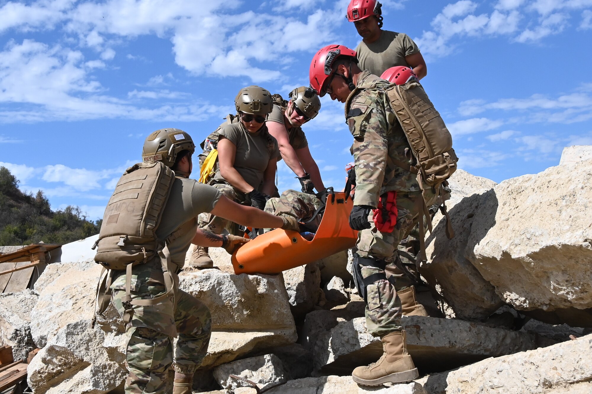 Members from the 118th Medical Group (MDG), Tennessee Air National Guard, carry a stretcher during a search and rescue exercise Sept. 12, 2021 in Ventura, California. 118th MDG members traveled to California to simulate an earthquake scenario, and get training on their new En-Route Patient Stating System capabilities. (U.S. Air National Guard photo by Master Sgt. Jeremy Cornelius)