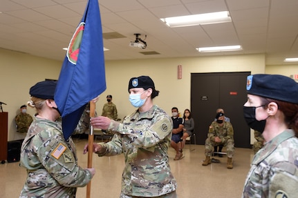 Army Reserve’s 85th Support Command headquarters company receives a change in leadership