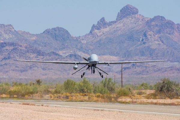 Extended range multipurpose unmanned aircraft system returns from functional testing during Project Convergence 20, at Yuma
Proving Ground, Arizona, September 15, 2020 (U.S. Army/Jovian Siders)