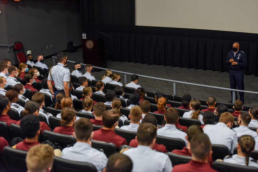 An Air Force Reserve Officer Training Corps Detachment 145 cadet asks Gen. Anthony Cotton, commander, Air Force Global Strike Command and commander, Air Forces Strategic-Air, asks a question regarding current AFGSC operations. Cotton visited Florida State University and spoke with the Det. 145 cadets about leadership, the AFGSC mission, and future platforms. “Of course I want everyone to be interested in joining our team, to come and take part in such a critical mission,” Cotton said. “So maybe today I can plant or water the seed for some of the Det. 145 cadets to become Strikers.” (U.S. Air Force photo by 1st Lt. Kaylin P. Hankerson)