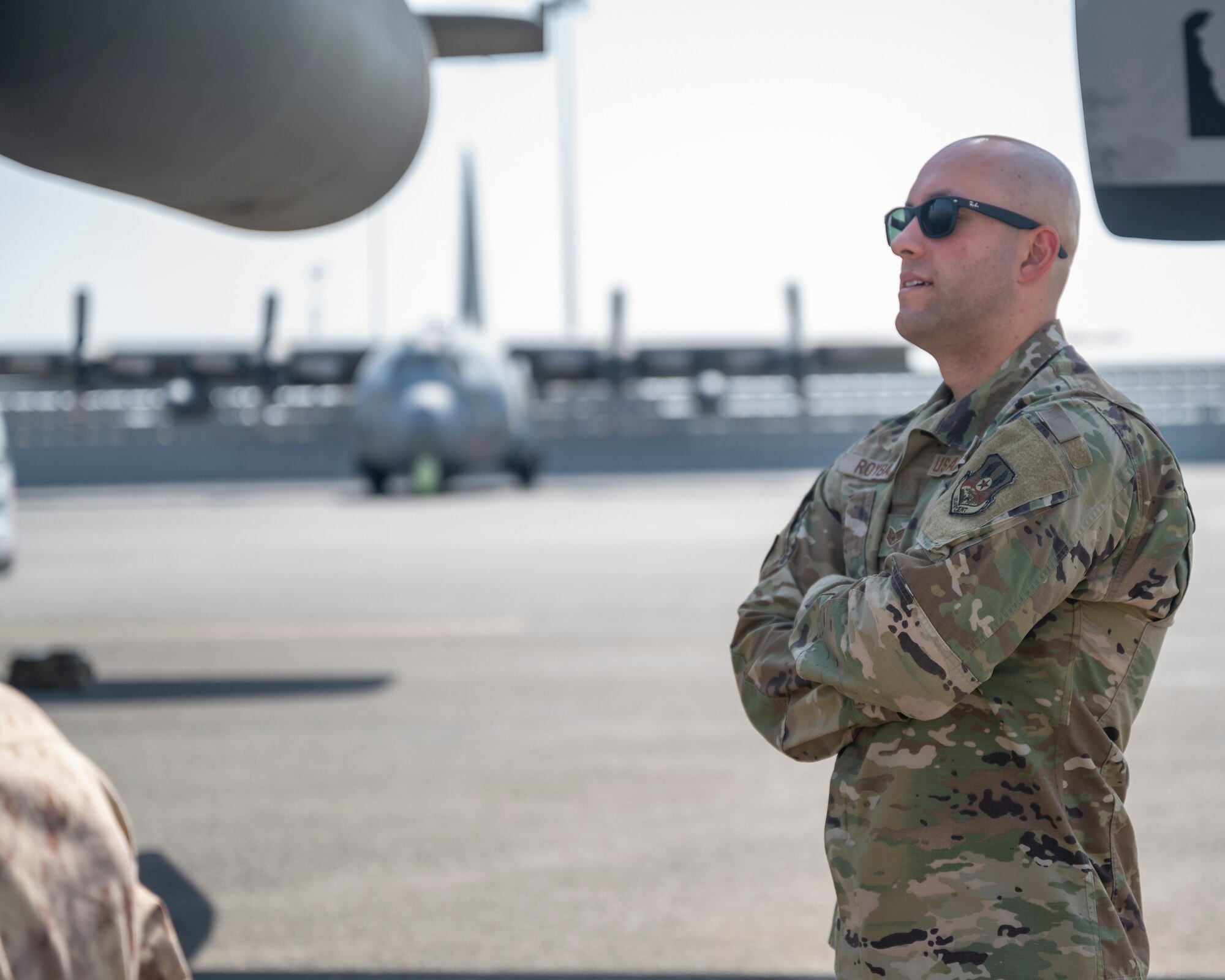 U.S. Air Force Staff Sgt. Michael Roybal, a contracting officer assigned to the 386th Expeditionary Contracting Squadron, observes a C-130H Hercules during a tour at Ali Al Salem Air Base, Kuwait, Oct. 9, 2021.