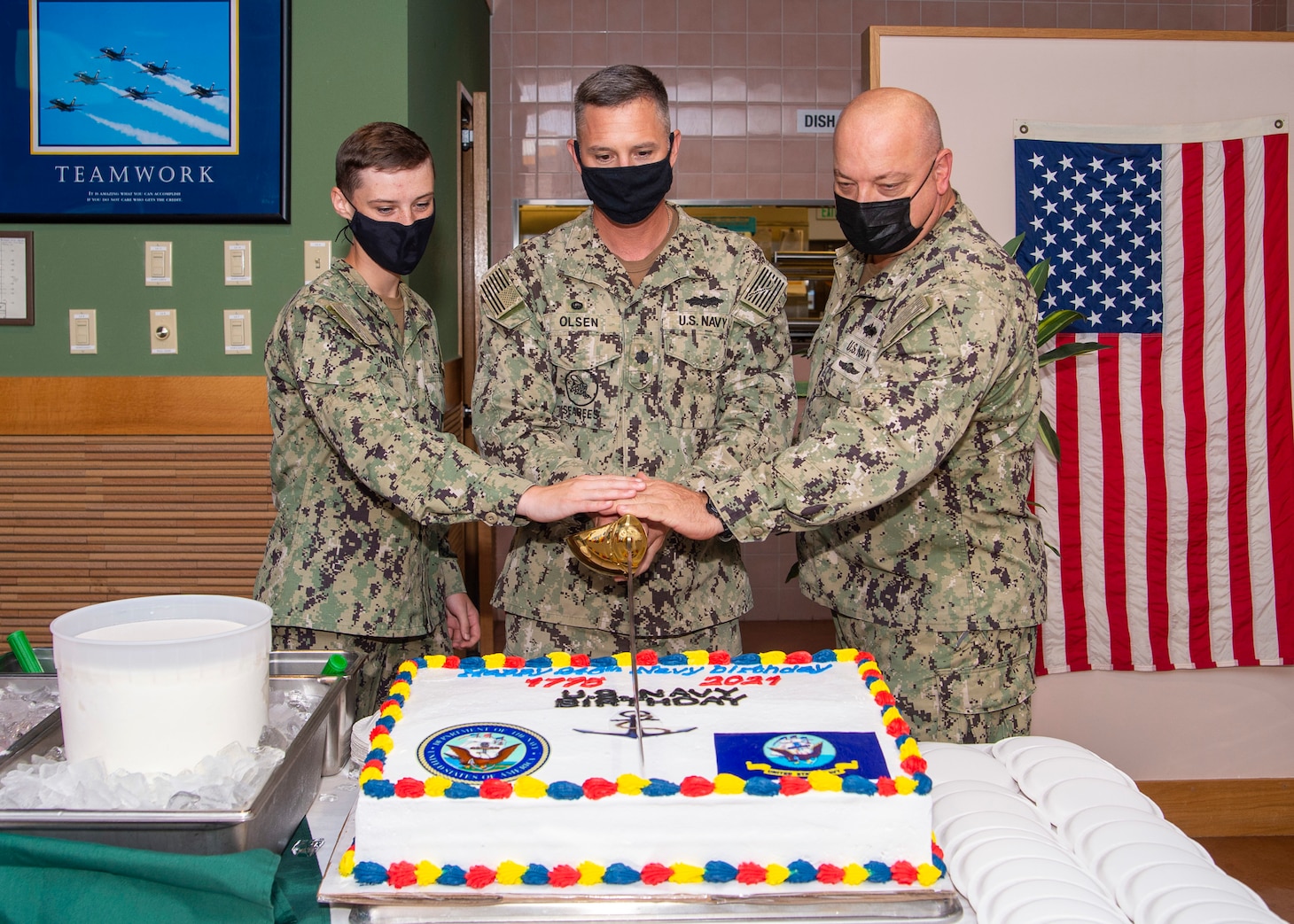 naval-mobile-construction-battalion-5-celebrates-the-navy-s-246th