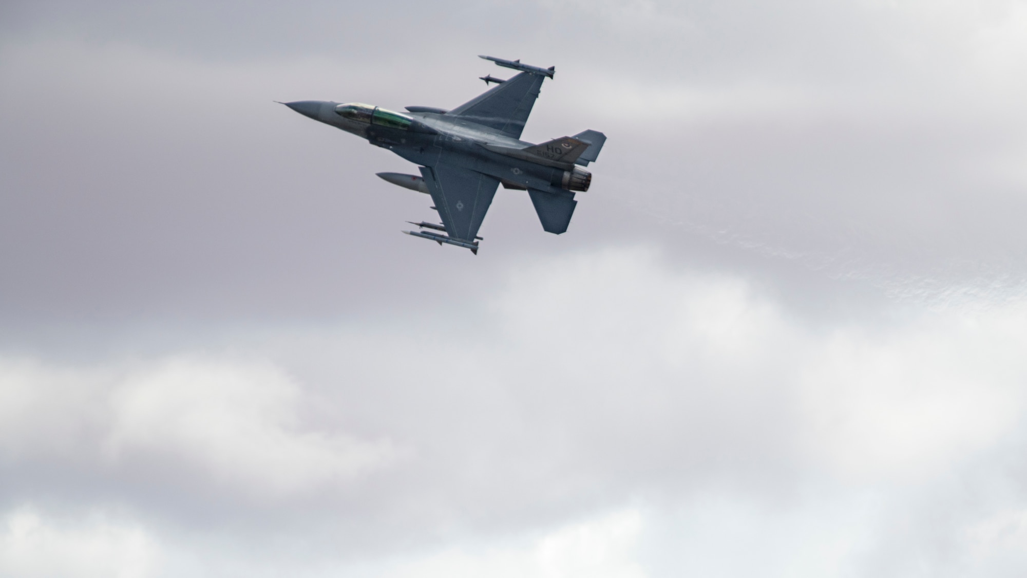 An F-16 Viper assigned to the 311th Fighter Squadron, takes off from Holloman Air Force Base, N.M, July 27, 2020. Holloman is the Air Force’s premiere training base for F-16 Viper and MQ-9 Reaper aircrew. (U.S. Air Force photo by Airman 1st Class Adrian Salazar)