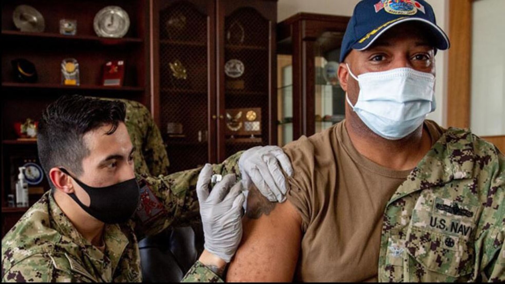 Capt. David Adams, commander, Fleet Activities Sasebo (CFAS), receives an influenza vaccine from Hospital Corpsman 3rd Class David Manes at CFAS Sept. 29, 2021. Active duty personnel are required to be vaccinated annually prior to the winter flu season (Photo by: Navy Petty Officer 3rd Class Jasmine Ikusebiala).