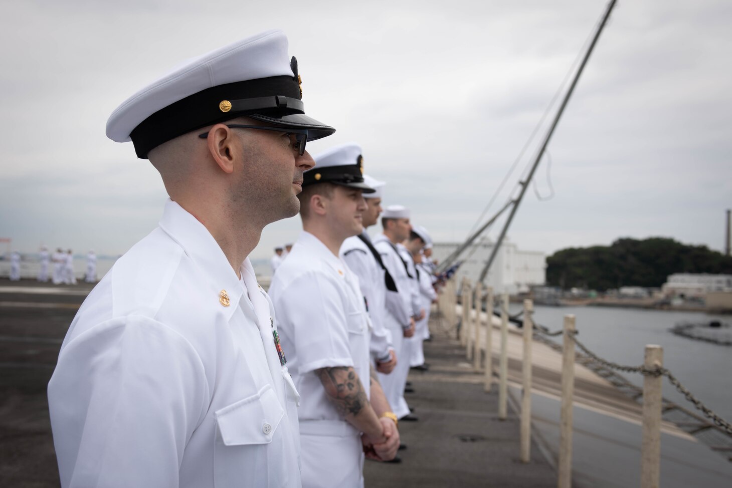 YOKOSUKA, Japan (Oct. 16, 2021) Sailors man the rails on as the U.S. Navy’s only forward-deployed aircraft carrier USS Ronald Reagan (CVN 76) returns to Commander, Fleet Activities Yokosuka following a five-month deployment. During Ronald Reagan’s deployment, the ship transited 43,000 nautical miles operating in the U.S. 5th Fleet area of operations to assist with Operation Freedom’s Sentinel and Operation Allies Refuge in support of U.S. drawdown operations in Afghanistan. Ronald Reagan returned to the U.S. 7th Fleet area of responsibility and took part in multi-carrier operations, which included 15,000 Sailors from six partner nations upholding collective maritime interests in the Indo-Pacific region. (U.S. Navy photo by Mass Communication Specialist Seaman Natasha ChevalierLosada)