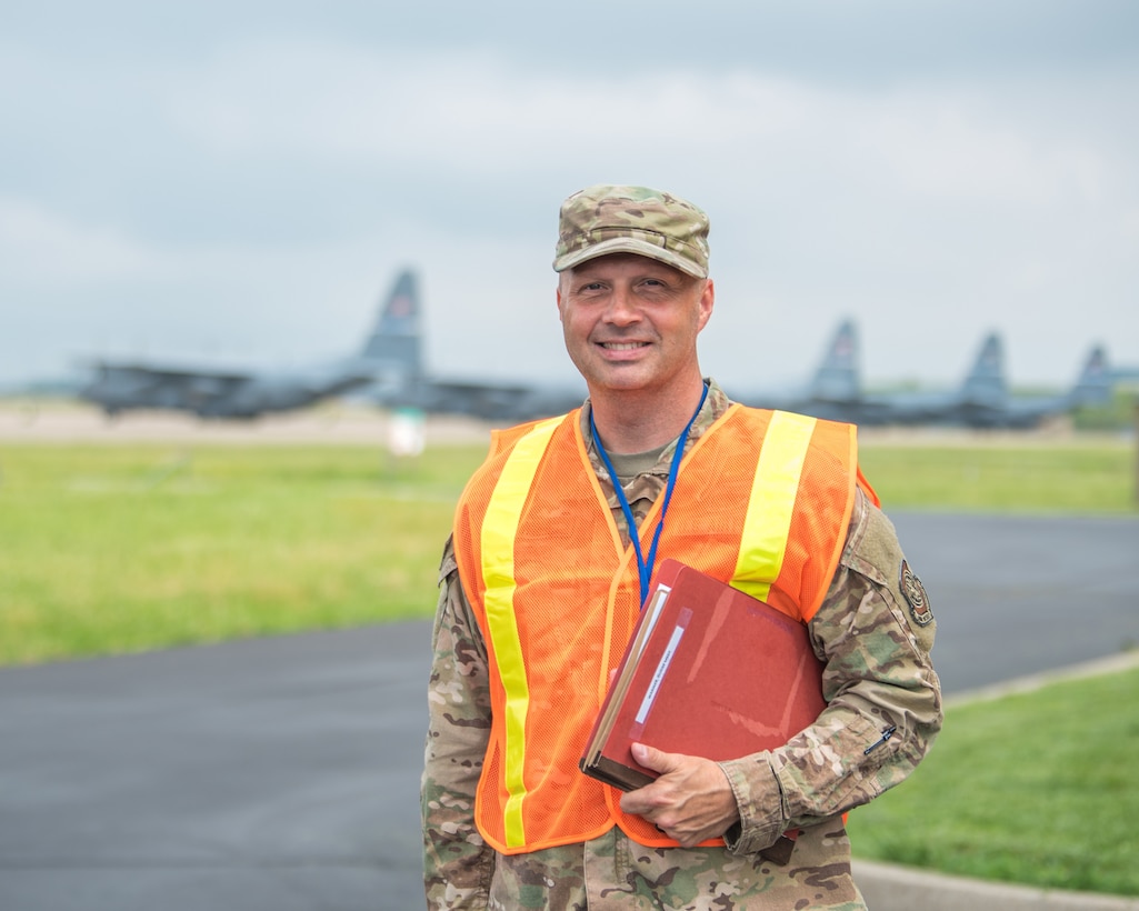 Master Sgt. Duane Wariner has been selected as the Kentucky Air National Guard’s Outstanding Senior Non-Commissioned Officer of the Year for 2021. Wariner is superintendent of the 123rd Airlift Wing’s Inspector General Office. (U.S. Air National Guard photo by Senior Airman Chloe Ochs)