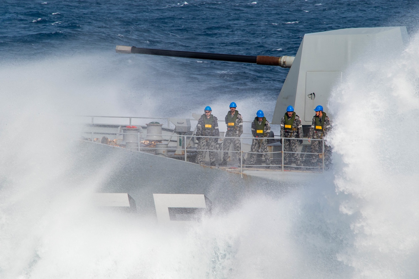 HMAS Ballarat (FFH 155) prepares for a fueling-at-sea with USS Carl Vinson (CVN 70) during MPX 2021,