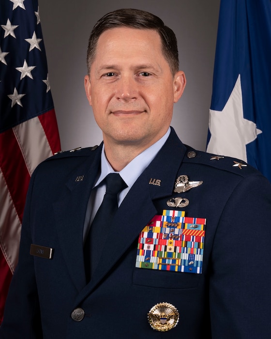 This is the official photo of Maj. Gen. David B. Lyons.