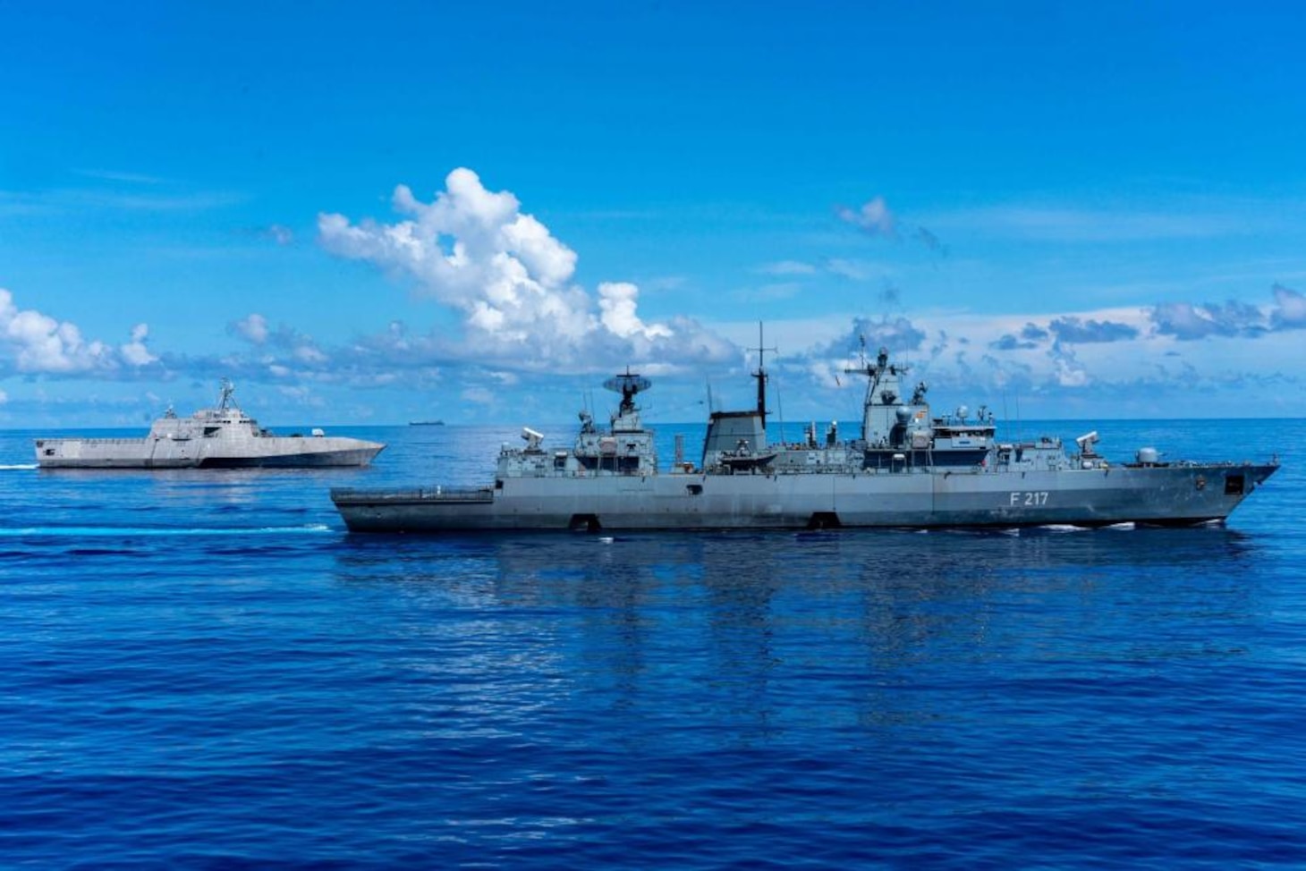 USS Jackson, USS Tulsa sail with German Navy frigate Bayern in Philippine Sea