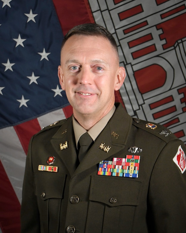 official photo of Col. Brian Hallberg