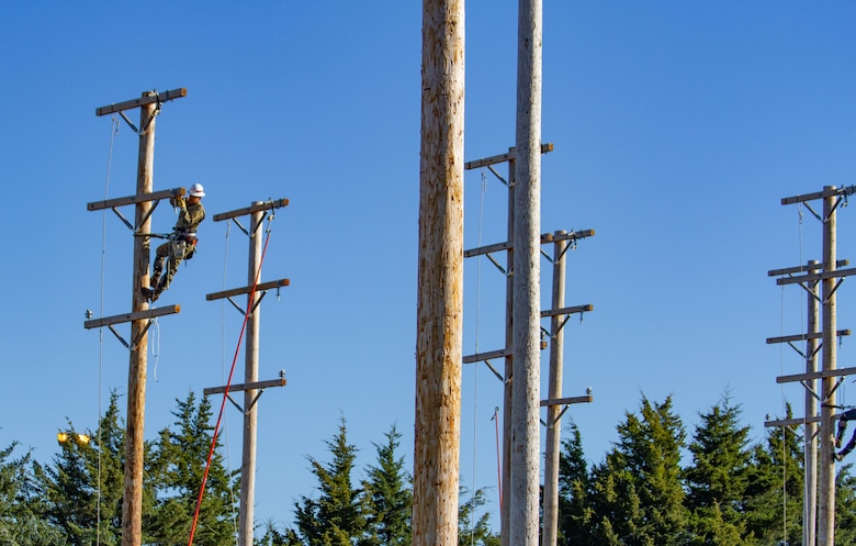 A Soldier from the 249th Engineer Battalion, Prime Power, competes in the Apprentice Pole Climb Obstacle Course during the International Lineman's Rodeo alongside industry professionals at the National Agricultural Center and Hall of Fame in Bonner Springs, Kan., on Oct. 16, 2021. The event tests the Lineman’s ability to perform the required task within a set time period.