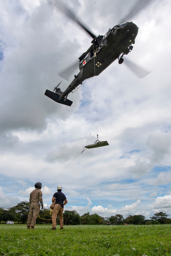 An HH-60 helicopter with Joint Task Force Bravo’s 1st Battalion, 228th Aviation Regiment works with the Defense POW/MIA Accounting Agency (DPAA) and Panamanian National Aeronaval Service (SENAN) to conduct casualty evacuation training in Santiago, Panama, Oct. 11, 2021.