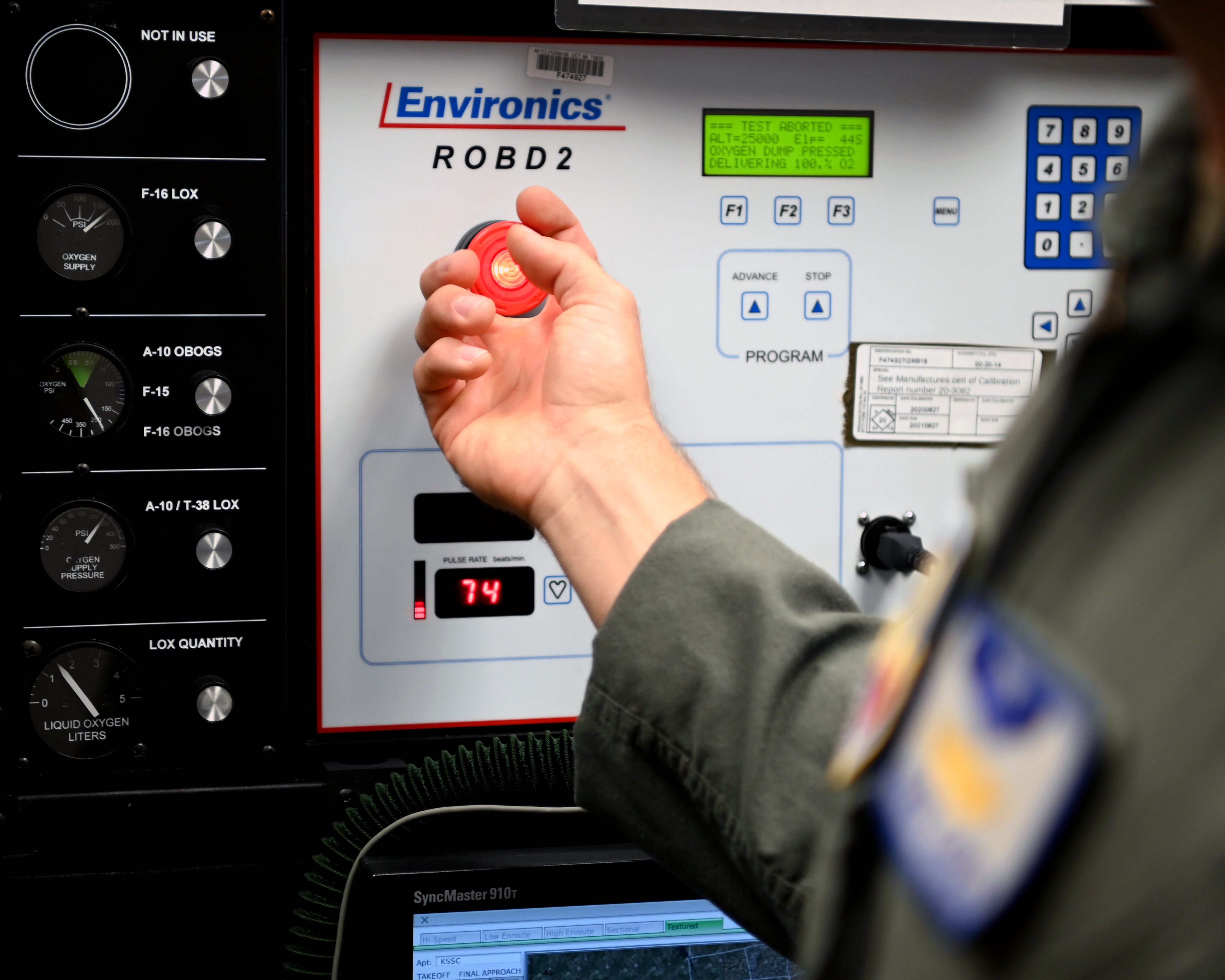 Aerospace Physiology Training the early warning system > Shaw Air