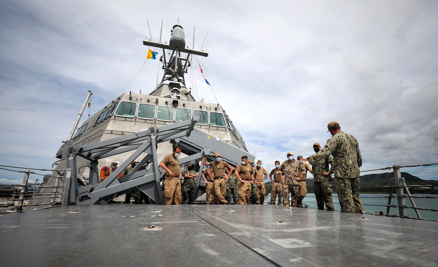 211021-N-LI768-2071 APRA HARBOR, Guam (Oct. 21, 2021) – Sailors from the German Navy frigate Bayern (F 217) tour the fo’c’sle of the Independence-variant littoral combat ship USS Tulsa (LCS 16). Tulsa, part of Destroyer Squadron Seven, is on a rotational deployment, operating in the U.S. 7th Fleet area of operations to enhance interoperability with partners and serve as a ready-response force in support of a free and open Indo-Pacific region. (U.S. Navy photo by Mass Communication Specialist 1st Class Devin M. Langer)
