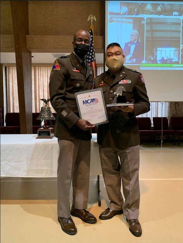 Photo of U.S. Army Soldiers receiving award.