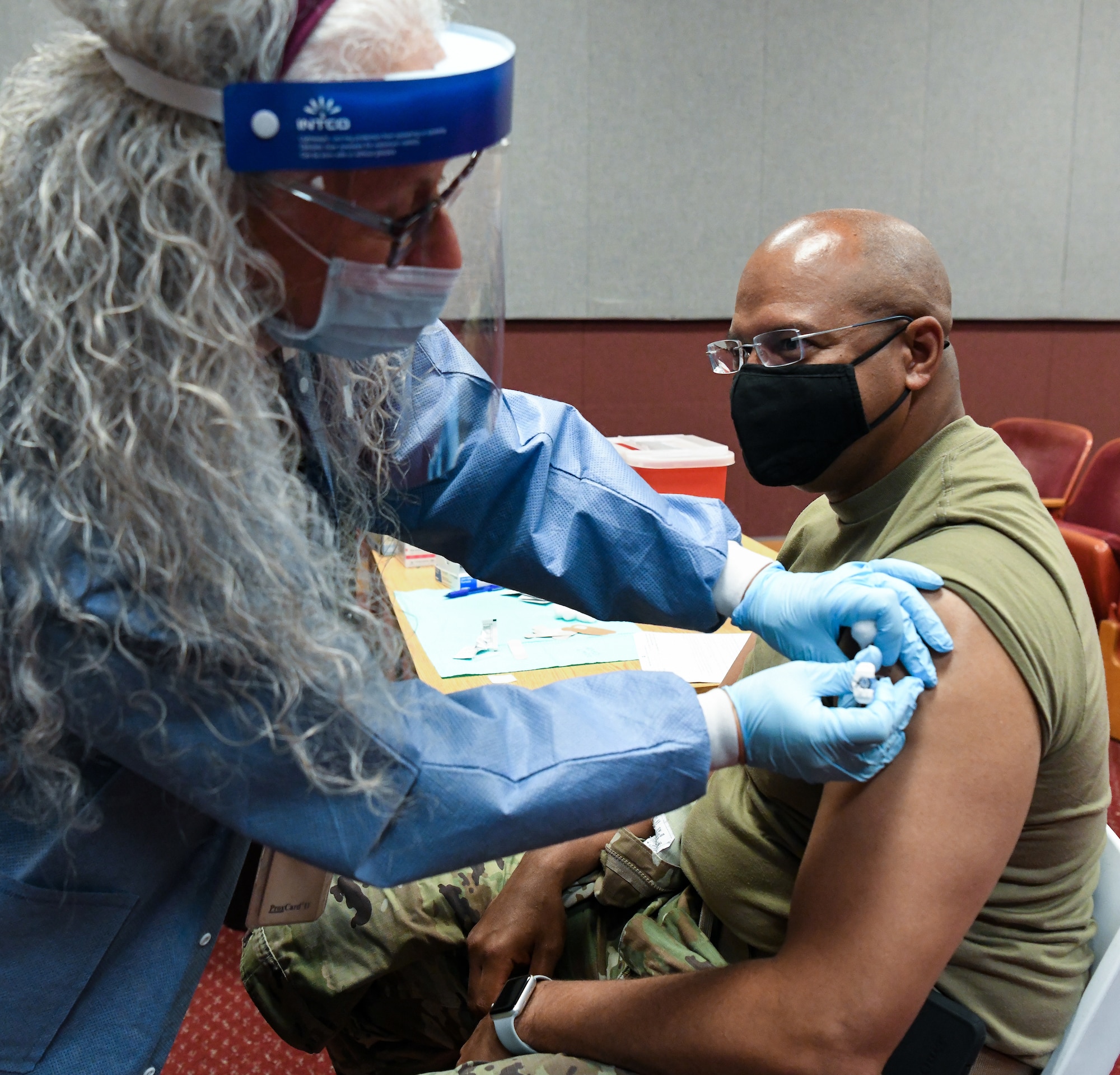 Darla Sain, a registered nurse with the Tullahoma office of the Coffee County Health Department, administers a flu vaccine to Col. Linc Bonner, chief of the Test Division, Oct. 20, 2021, during a flu vaccine clinic held at Arnold Air Force Base, Tenn. The clinic was conducted by the Coffee County Health Department with support from the Arnold AFB Medical Aid Station for individuals with access to the base. During the clinic, 141 individuals were vaccinated. (U.S. Air Force photo by Jill Pickett)