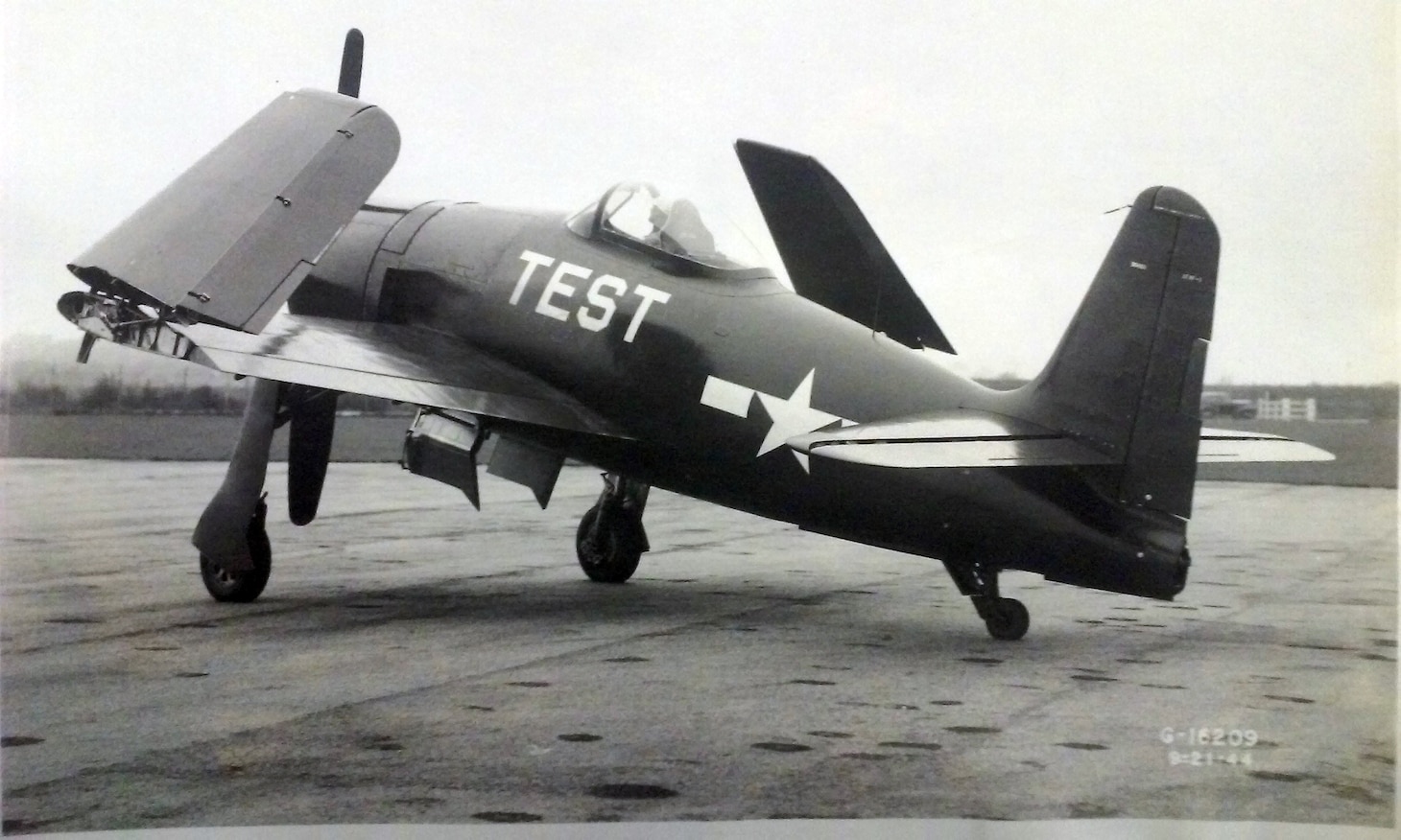 XF8F-1 Bearcat wings folded