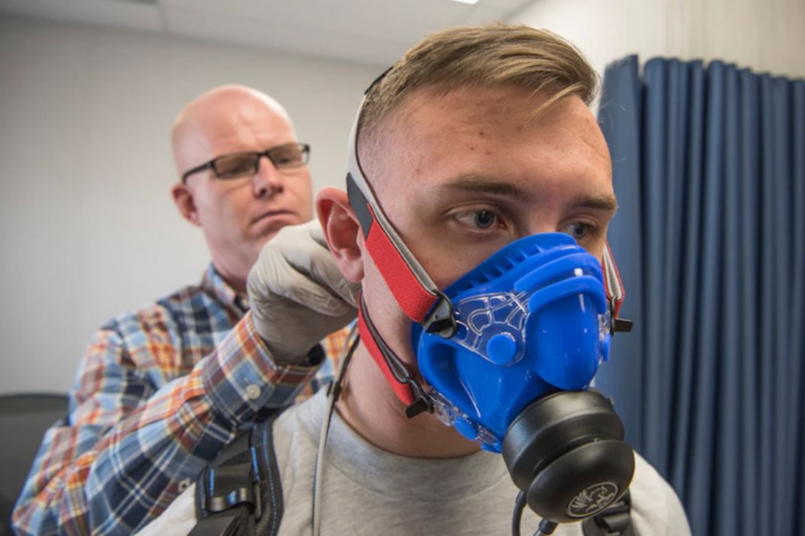 William Goins, 21st Medical Group health promotions flight commander and certified exercise physiologist, attaches a ventilation mask to 2nd Lt. Michael Horvat, 2nd Space Operations Squadron mission analyst, before a VO2 test inside Building 135 at Schriever Air Force Base, Colorado, Oct. 25, 2018. VO2 is the name for the equation which determines an individual’s maximum oxygen consumption. It is essential to knowing one’s physical endurance, as the higher the VO2, the longer a person can endure strenuous exercise. (U.S. Air Force photo by Senior Airman William Tracy)
