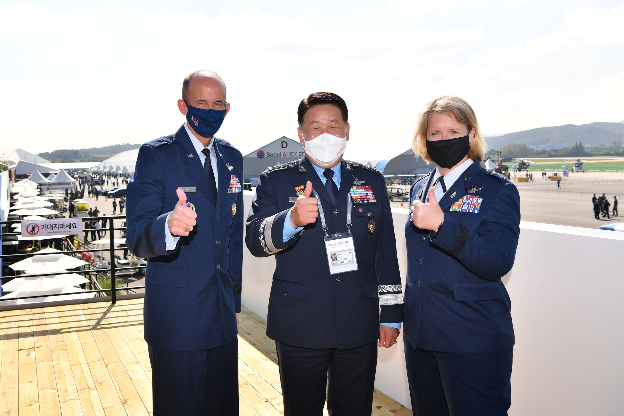 Brig. Gen. E. John Teichert and Maj. Gen. DeAnna Burt meet with Gen. Park In-ho
