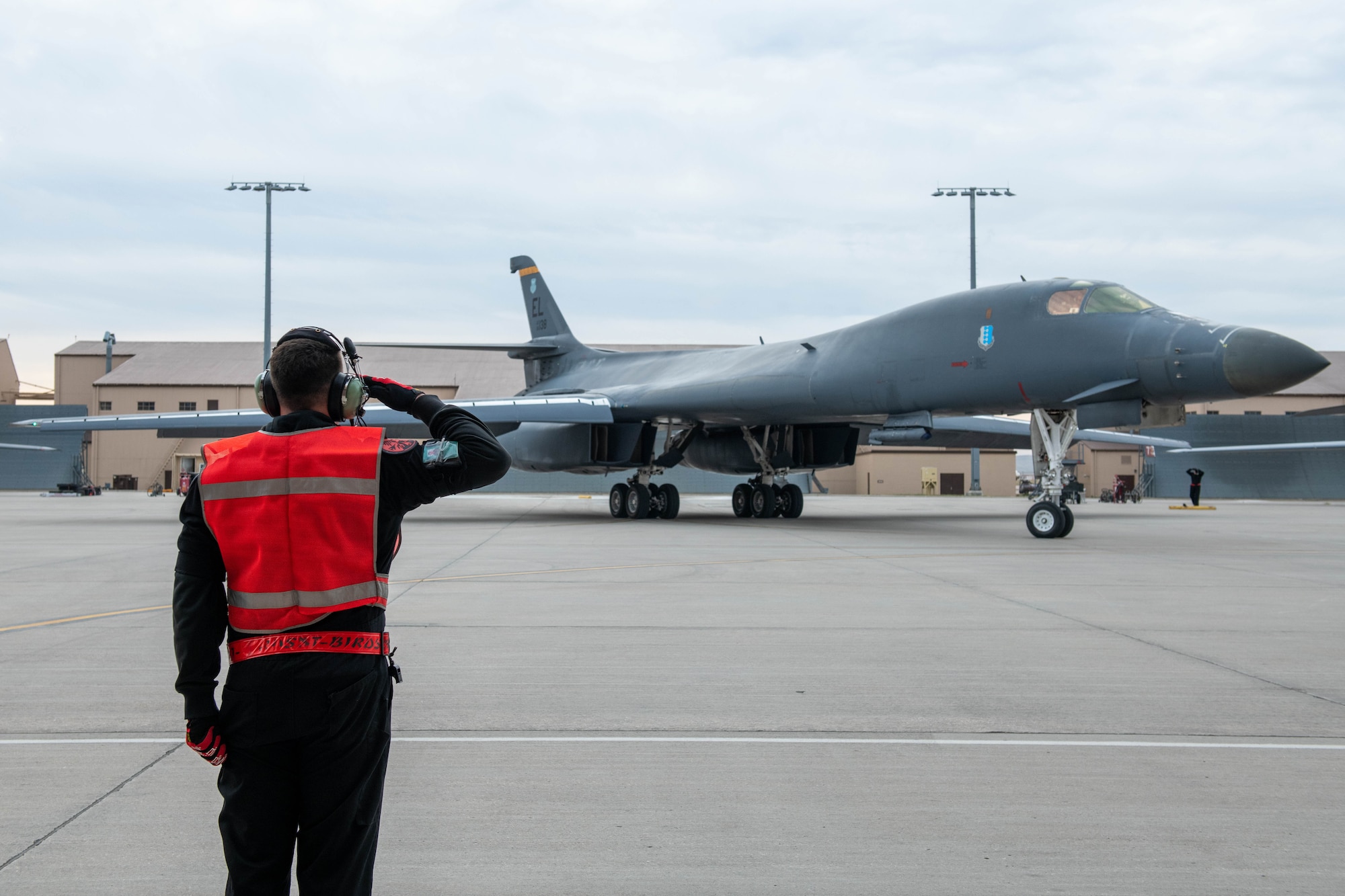 A crew chief assigned to the 34th Bomb Squadron salutes Maj. Gen. Andrew Gebara, 8th Air Force and Joint-Global Strike Operations Center commander, before takeoff at Ellsworth Air Force Base, S.D., Oct. 26, 2021. Gebara visited Ellsworth to gain an understanding of the B-1B Lancer’s mission and role in strategic deterrence operations. (U.S. Air Force photo by Airman 1st Class Quentin Marx)
