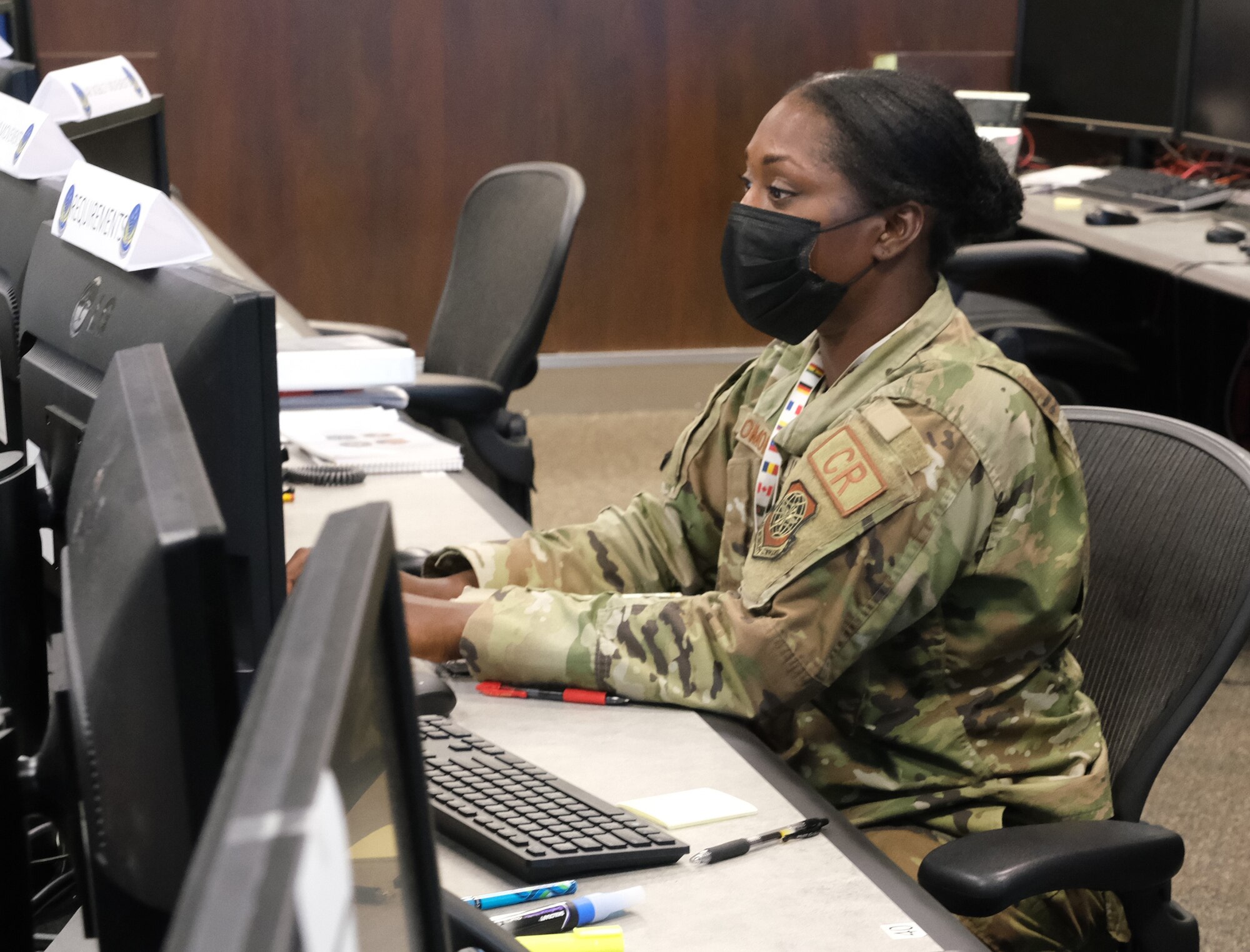 photo woman wearing mask works on computer