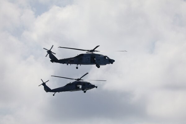 An MH-60S Seahawk helicopter assigned to the “Wildcards” of Helicopter Sea Combat (HSC) Squadron 23 aboard Independence-variant littoral combat ship USS Jackson (LCS 6), bottom, flies with helicopters from Japan Maritime Self-Defense Force Murasame-class destroyer JS Yudachi (DD 103) while sailing in the South China Sea. HSC 23 and Jackson, part of Destroyer Squadron Seven, are on a rotational deployment in the U.S. 7th Fleet area of operation to enhance interoperability with partners and serve as a ready-response force in support of a free and open Indo-Pacific region.