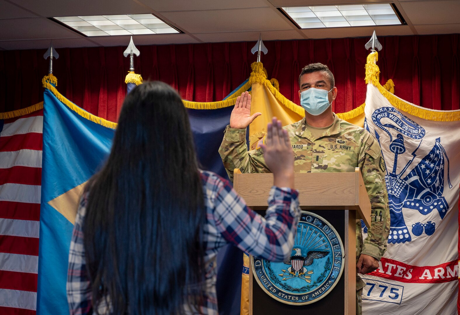 U.S. Army 1st Lt. Juan Fajardo, a native of Hamilton, N.J., administers the oath of enlistment to a future New Jersey Air National Guardsman at the Military Entrance Processing Station Fort Dix. MEPS