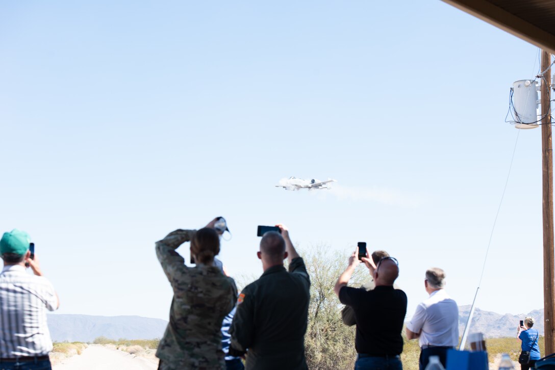 Luke hosts Gila Bend honorary commander overnight