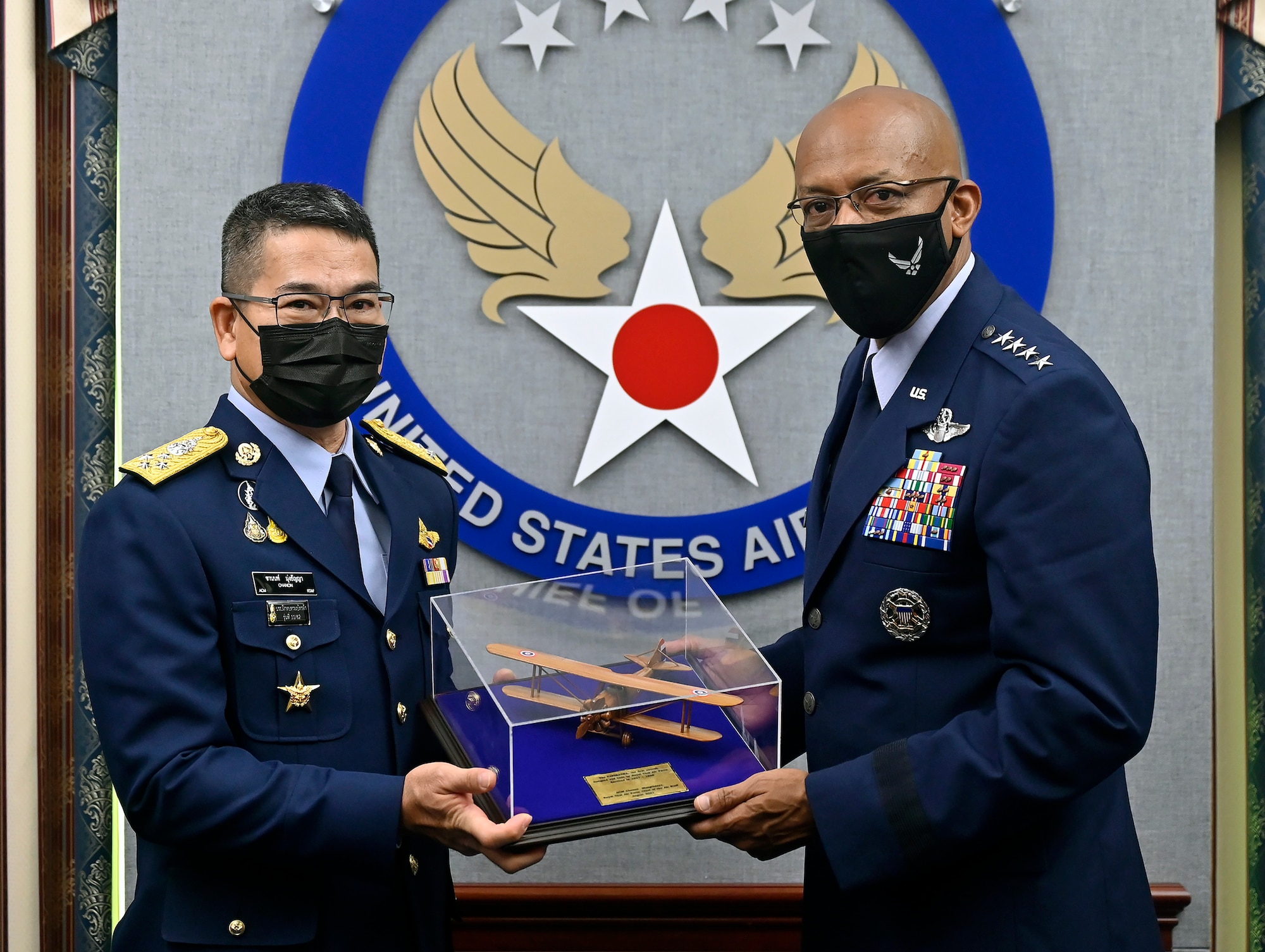 CQ Brown, Jr., right, poses with Air Chief Marshal Chanon Mungthanya