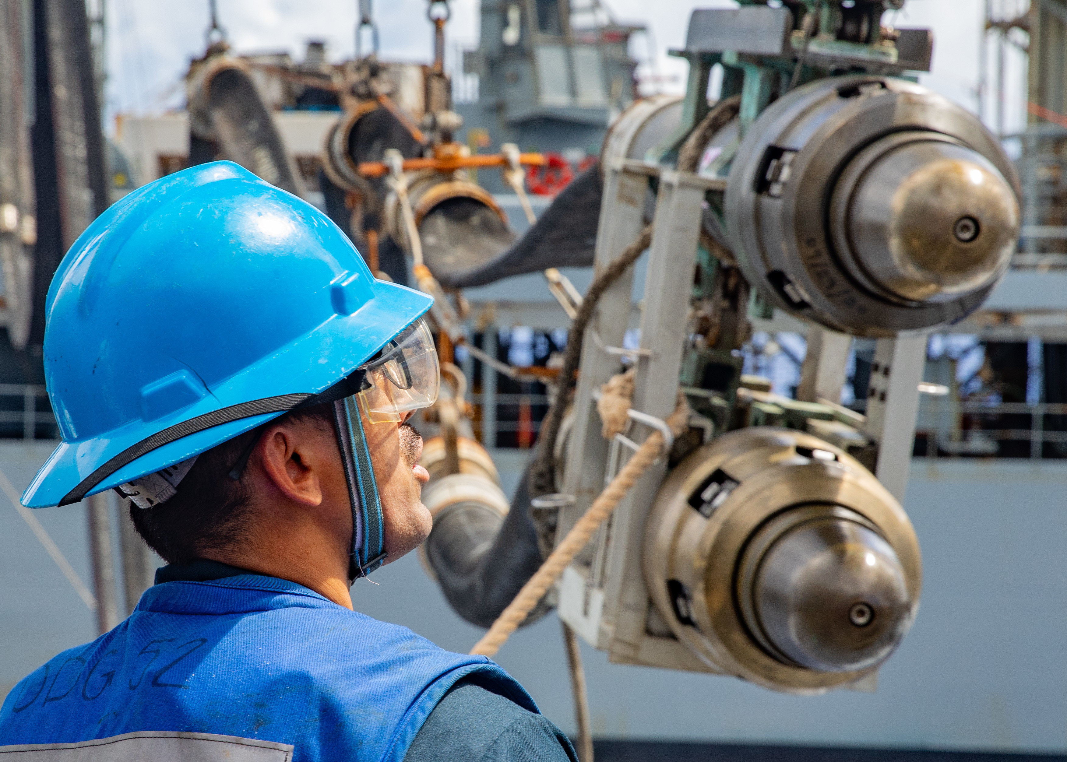 USS Barry (DDG 52) receives a fuel probe during a replenishment-at-sea with the Henry J. Kaiser-class dry cargo ship USNS Yukon (T-AO 202) as part of MALABAR 2021.