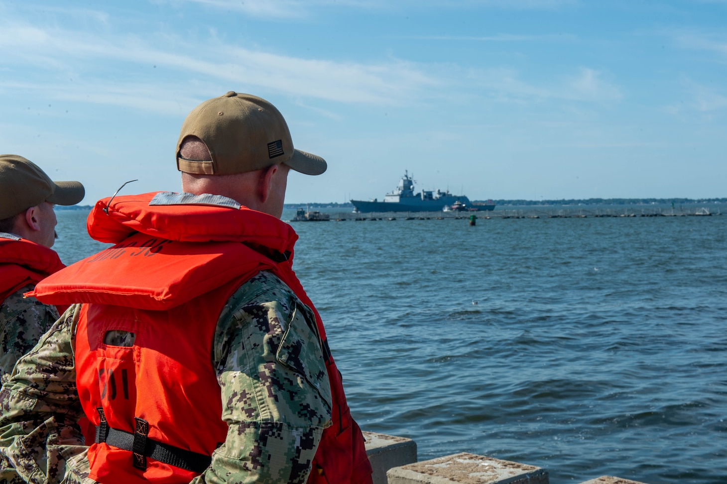 The Royal Norwegian Navy frigate HNoMS Fridtjof Nansen (F310) prepares to moor at Naval Station Norfolk to join Carrier Strike Group (CSG) 8.