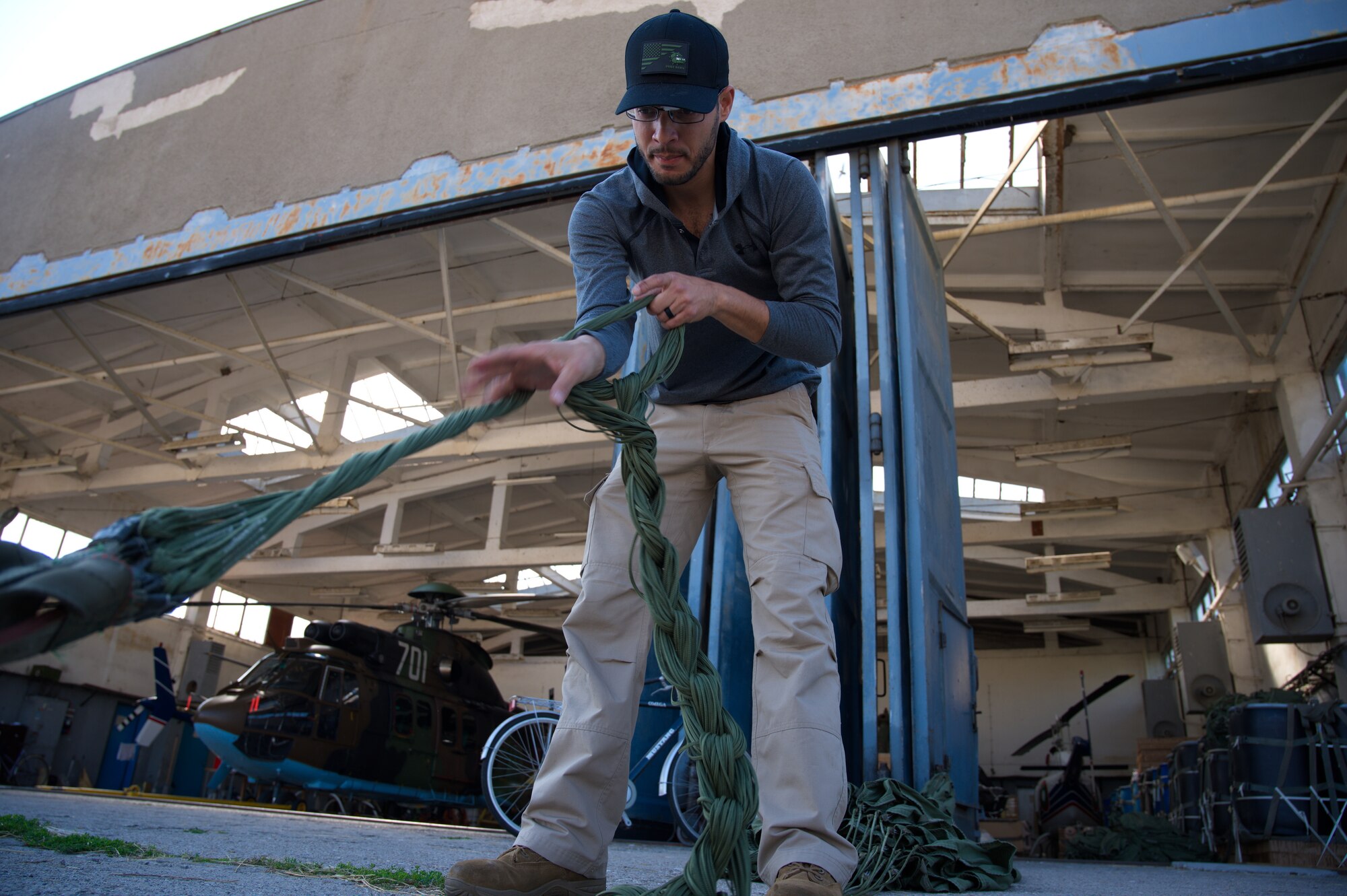 Airman knots parachute cords.