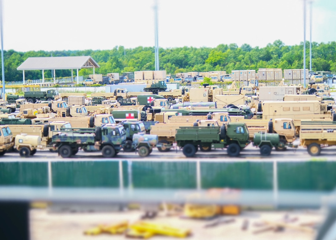 Army Reserve Soldiers help move cargo during 101st Airborne Division's sea deployment readiness exercise