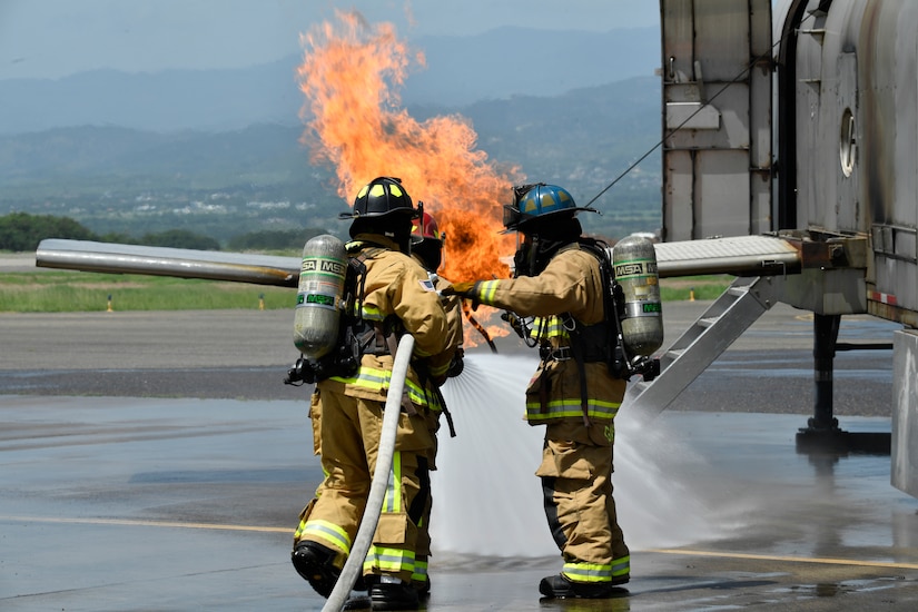 U.S., Central American firefighters train for fire emergencies together