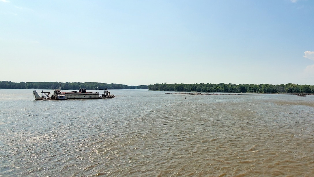 Dredge Goetz working in Pool 18 on the Mississippi River