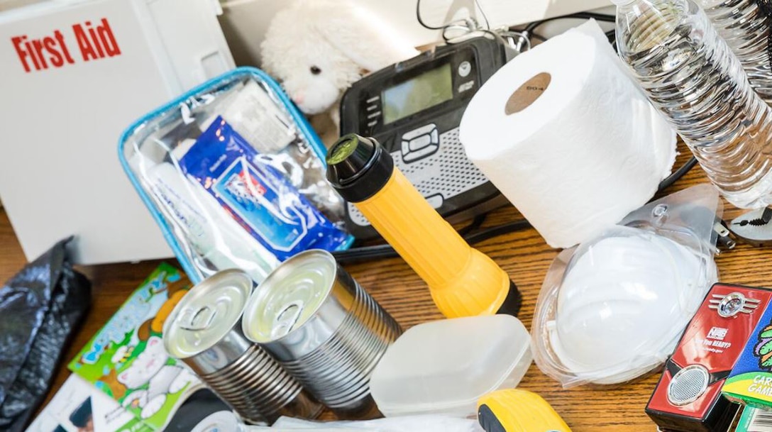 DLA Installation Management Susquehanna, Pennsylvania’s Security & Emergency Services provides tips on building an emergency kit