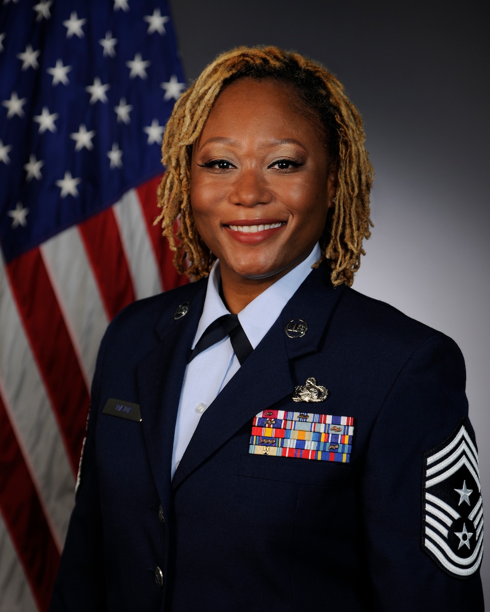 Picture of Chief Master Sgt. Lorna Major.