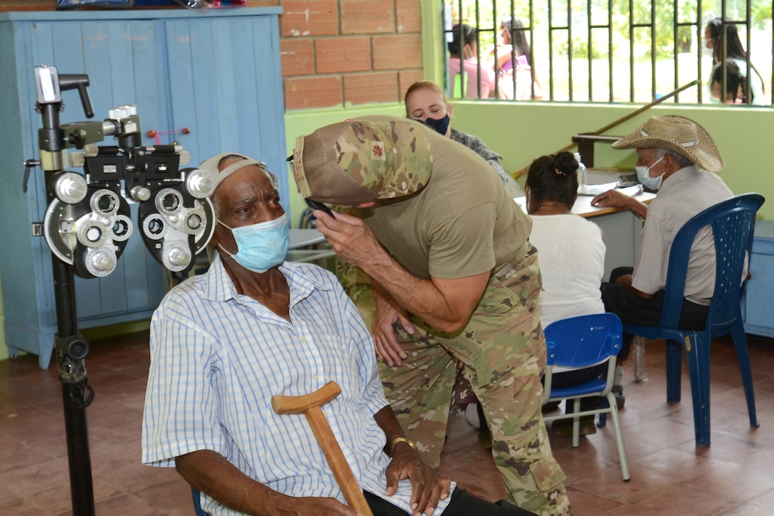 U.S. Air Force Maj. Sean Pitale, a doctor with the 169th Medical Group, examines a Colombian patient September 4, 2021. Doctors and med techs from the South Carolina Air National Guard’s 169th Medical Group teamed up with medics from the South Carolina Army National Guard to travel to the remote town of Tamana, Colombia to participate in a real-word community medical and humanitarian support mission September 4, 2021. While there, the medical personnel provided dental, optical, dermatology, pharmacy and general medical care to more than 300 patients. South Carolina Air National Guard and South Carolina Army National Guard medical personnel participate in the regional Ángel de los Andes (Angel of the Andes) and Cooperación VII exercises in Colombia August 30 to September 10, 2021. The exercises provide training opportunities with South Carolina’s state partner Colombia in realistic combat search and rescue missions as well as humanitarian aid and disaster response scenarios such as earthquakes and tsunamis. (U.S. Air National Guard photo by Lt. Col. Jim St.Clair, 169th Fighter Wing Public Affairs)
