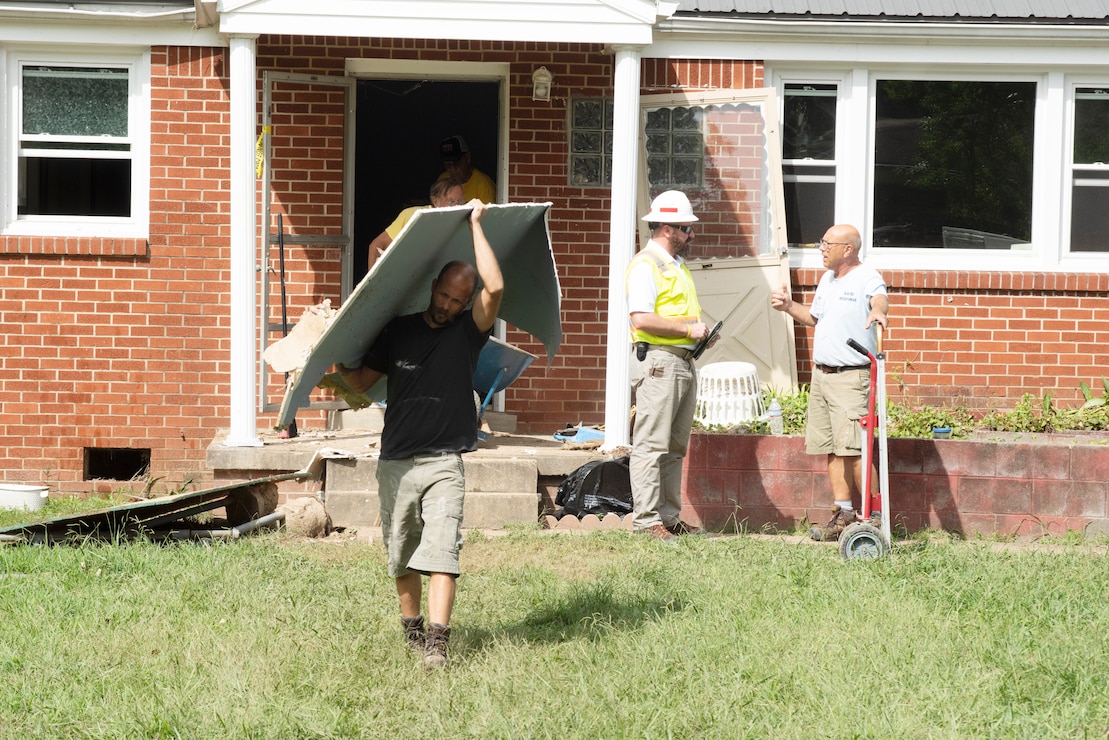 Robert Burick, emergency management specialist with the Louisville District and member of the U.S. Army Corps of Engineers debris response team, talks with volunteers removing debris Sept. 3, 2021 from a flood home in Waverly, Tennessee. Burick is providing technical assistance following deadly flooding in Tennessee when up to 17 inches of rain fell in the region Aug. 21. (USACE Photo by Lee Roberts)