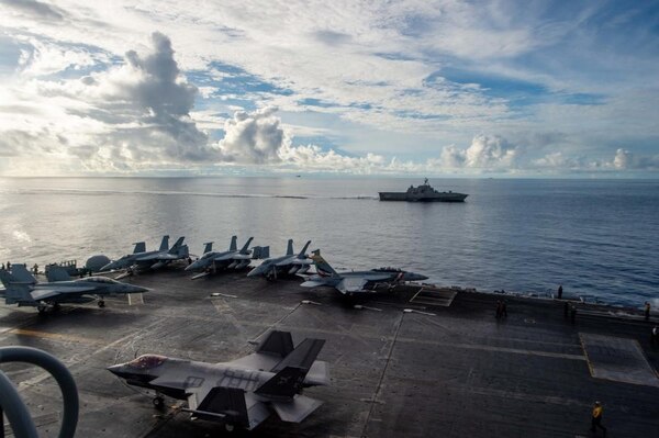 USS Carl Vinson (CVN 70) and USS Tulsa (LCS 16) Transit the South China Sea