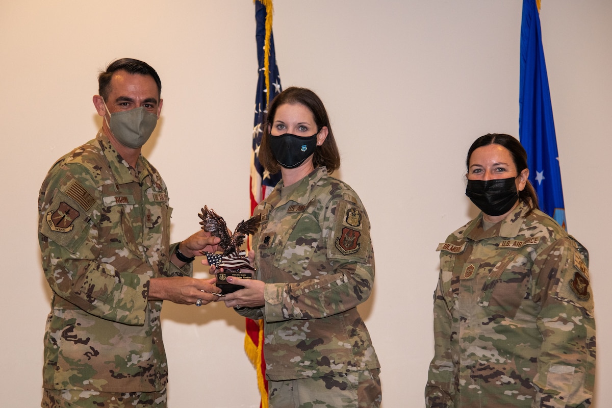Wing holds commander's calls; recognizes Reserve Airmen > 403rd Wing > Article Display
