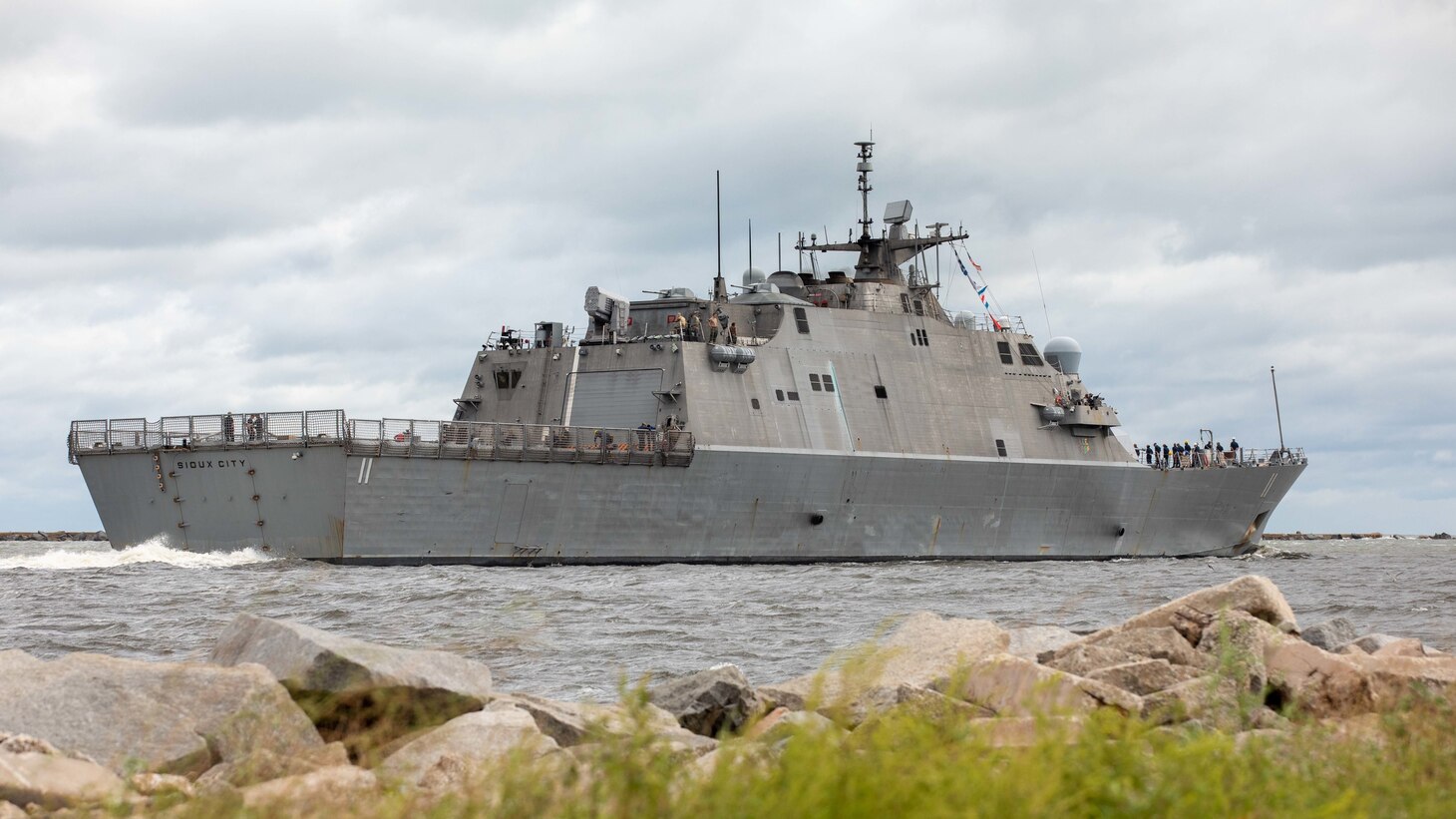 The Freedom-variant littoral combat ship USS Sioux City (LCS 11) departs Naval Station Mayport for a deployment, Sept. 9, 2021.